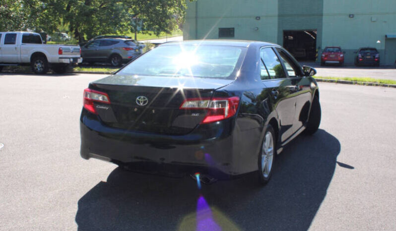 
								2014 Toyota Camry SE 4dr Sedan full									