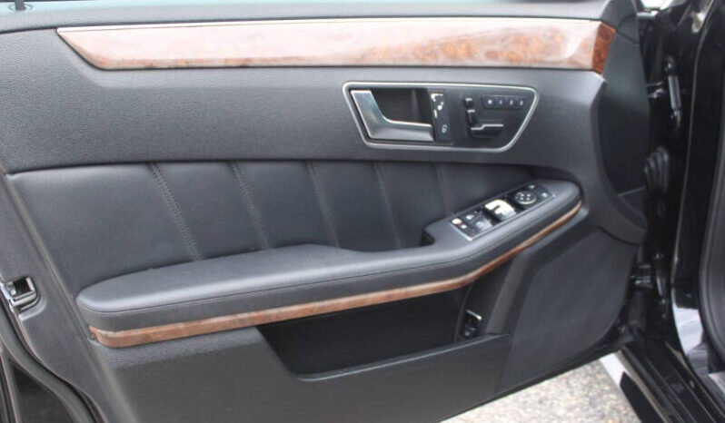 
								2012 Mercedes-Benz E-Class E 350 Luxury 4MATIC 4dr Sedan full									