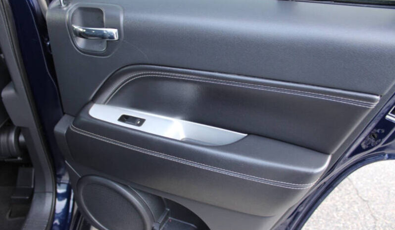 
								2016 Jeep Compass Latitude4×4 Latitude 4dr SUV full									