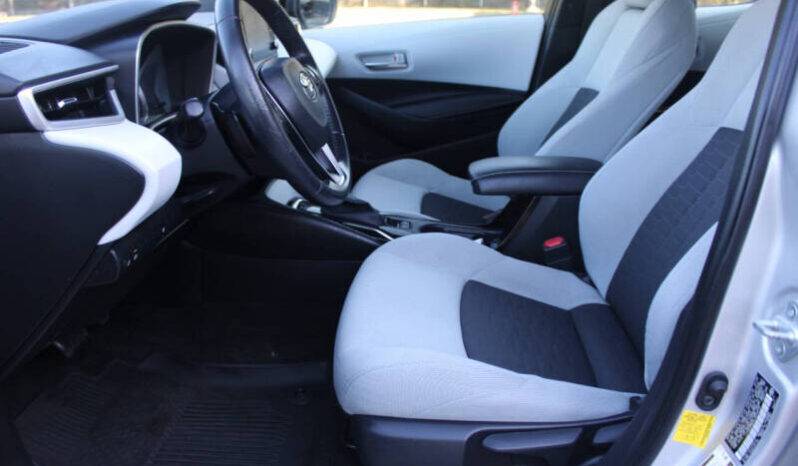 
								2020 Toyota Corolla Hatchback SE 4dr Hatchback full									