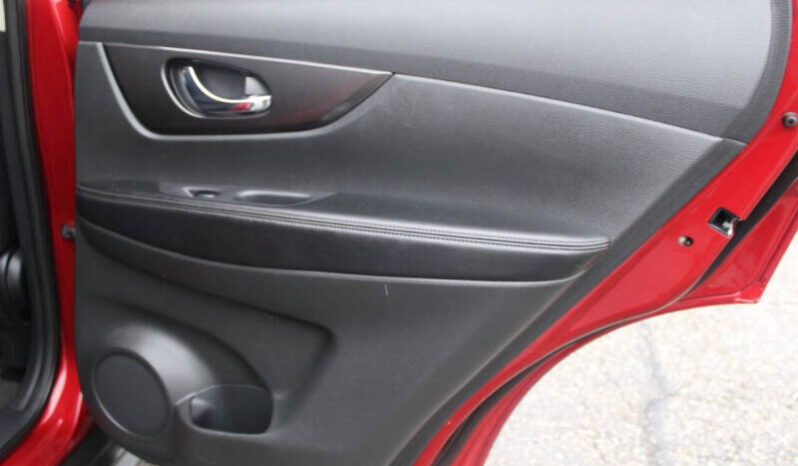 
								2018 Nissan Rogue SV AWD SV 4dr Crossover full									