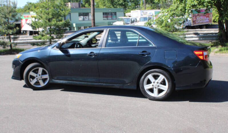 
								2014 Toyota Camry SE 4dr Sedan full									