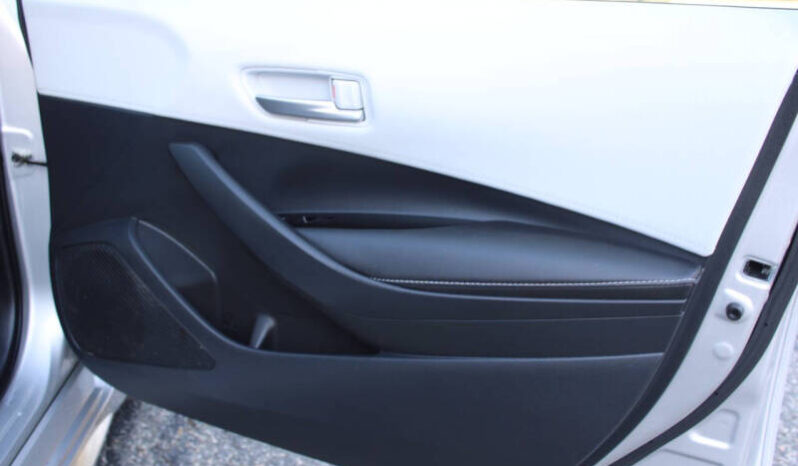 
								2020 Toyota Corolla Hatchback SE 4dr Hatchback full									