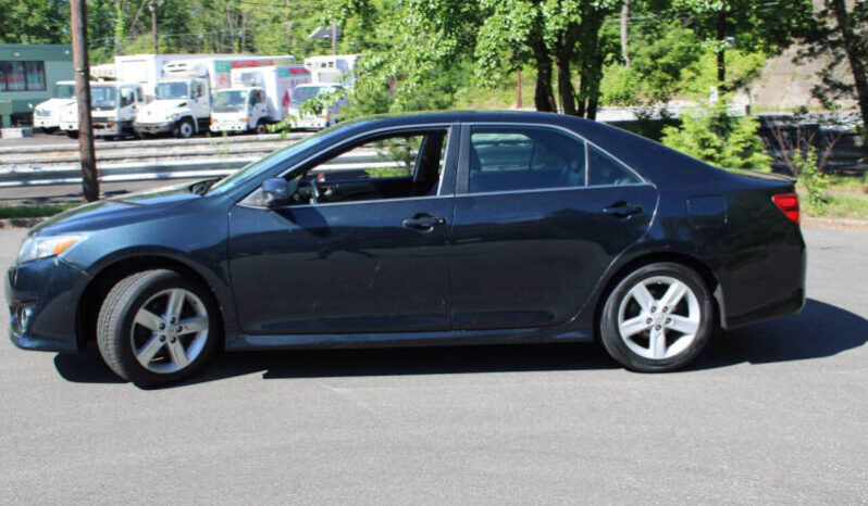 
								2014 Toyota Camry SE 4dr Sedan full									
