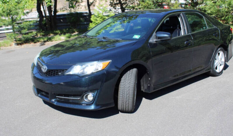 
								2014 Toyota Camry SE 4dr Sedan full									