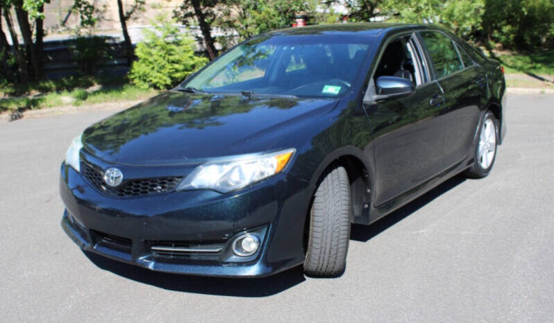 
								2014 Toyota Camry SE 4dr Sedan full									