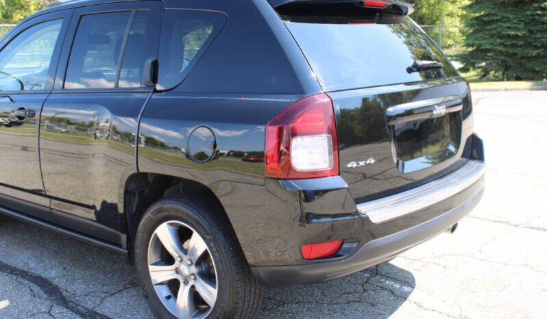 
								2017 Jeep Compass Latitude4×4 Latitude 4dr SUV full									