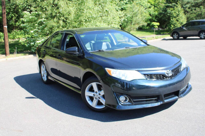 2014 Toyota Camry SE 4dr Sedan